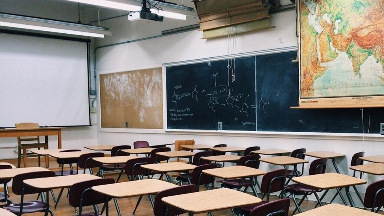 Quatre instituts de les comarques del sud reben el premi d\'Educació per al Desenvolupament
