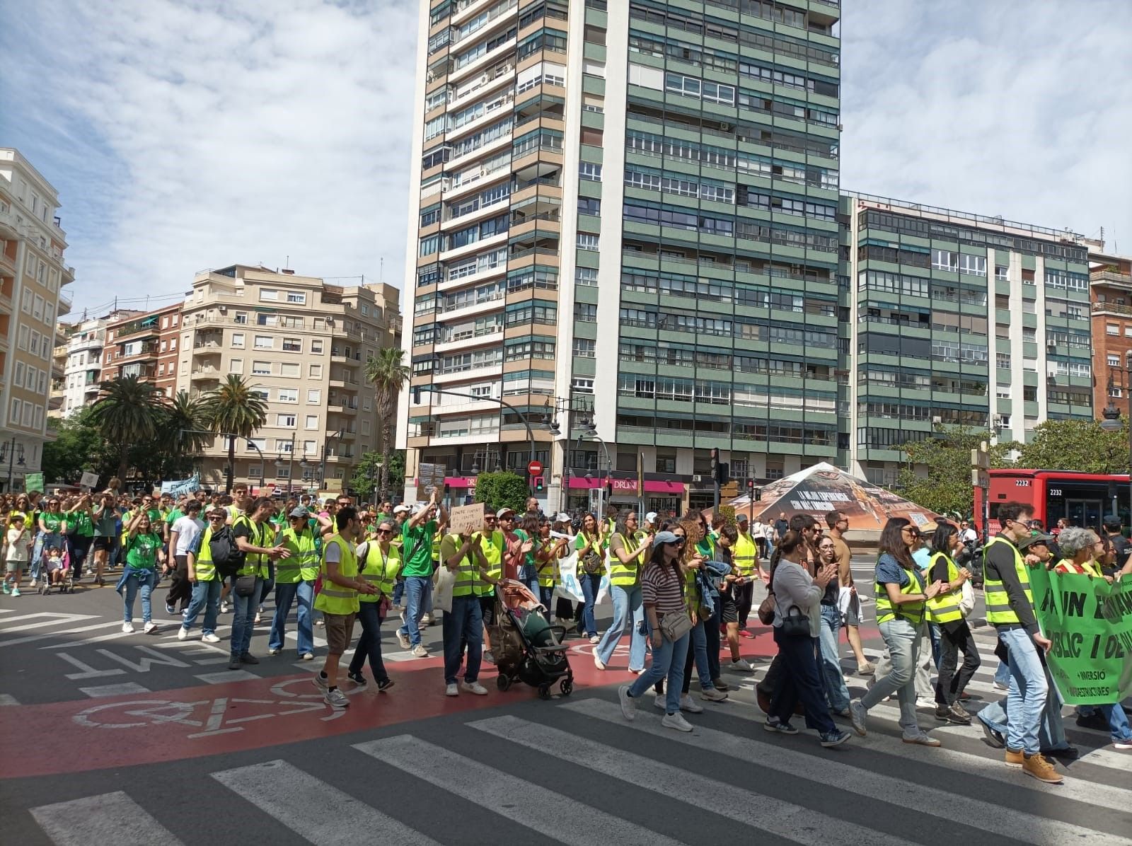 La columna procedent dels districtes de l'oest de València arriba al centre de la ciutat, este dilluns