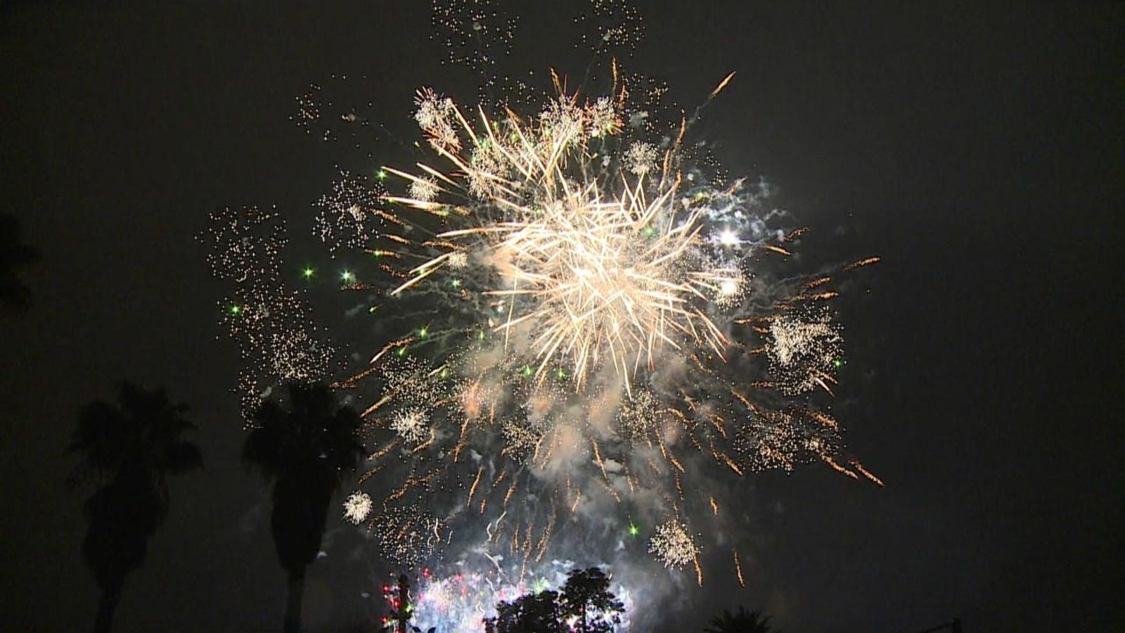La primera "trencada de foc" de València tindrà lloc a les 00:00 hores Nit del foc 2022