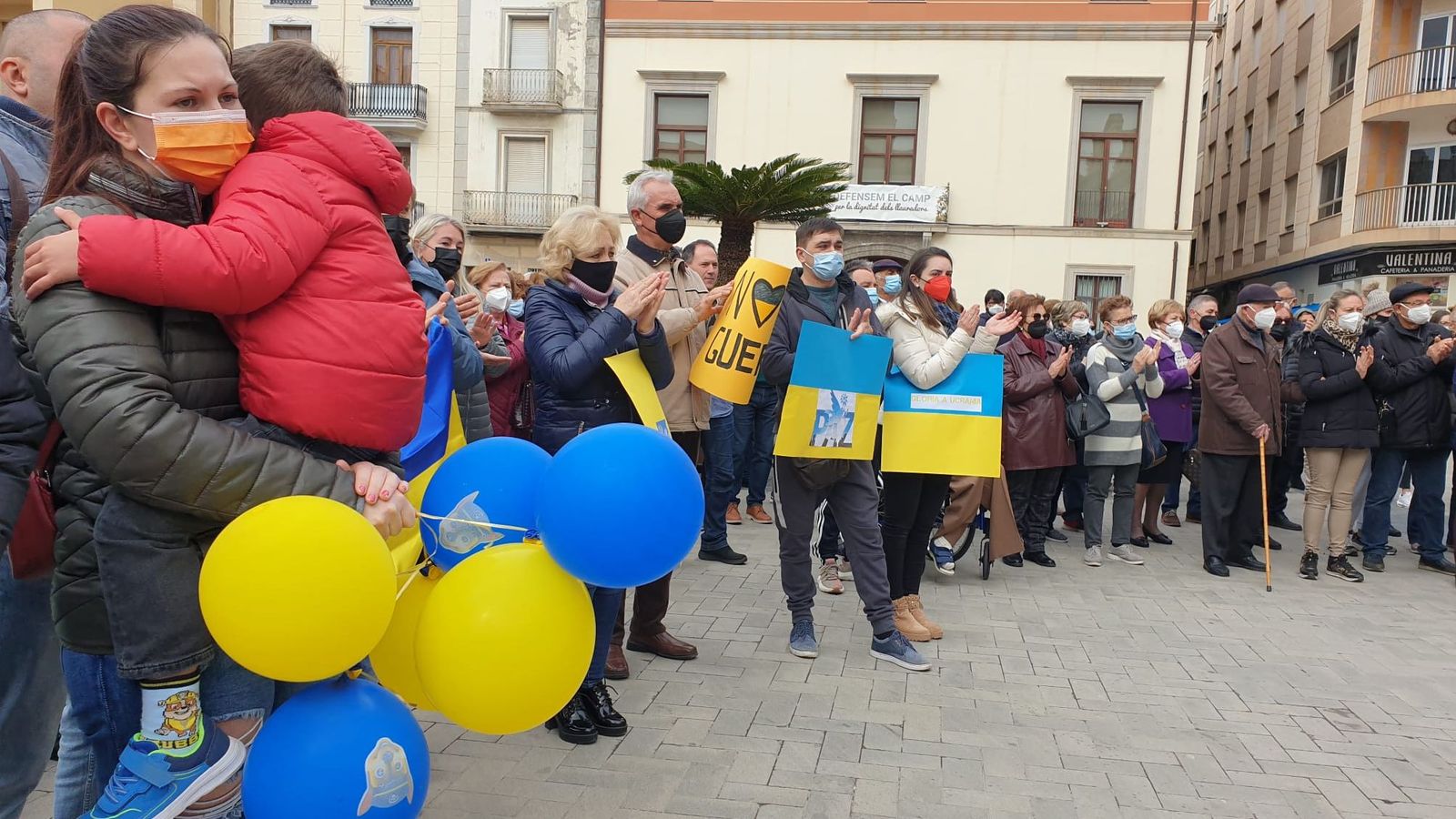 Desenes de persones s'han concentrat a la plaça Major de Nules