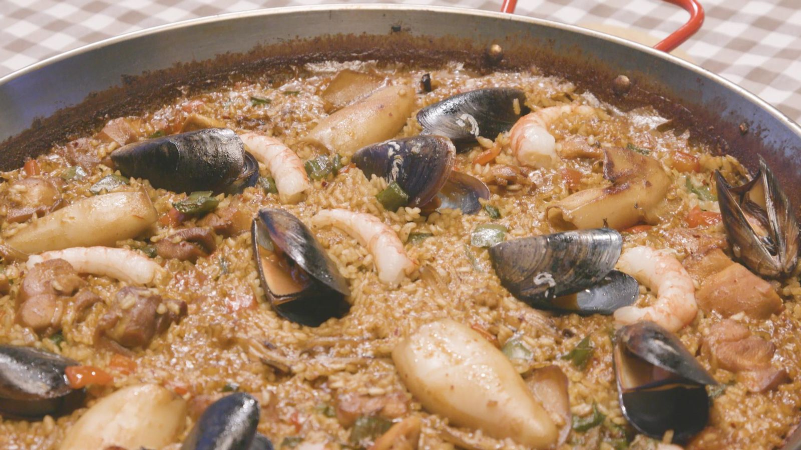 Arròs amb pollastre i calamaret