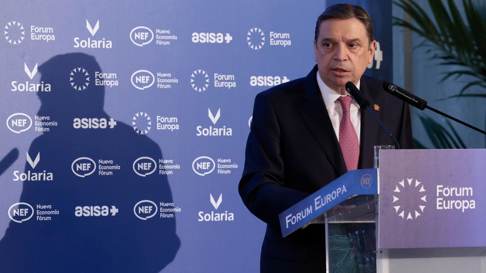 El ministre Planas, responsable d'Agricultura, durant la seua intervenció en un desdejuni informatiu aquest dijous