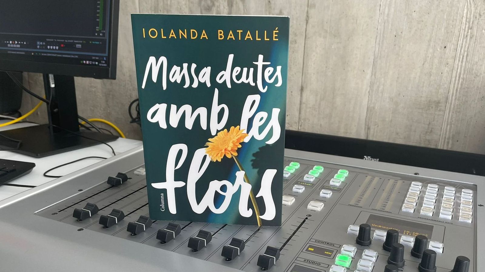 18.10.2023 | "A cau de lletra": 'Massa deutes amb les flors', de Iolanda Batallé