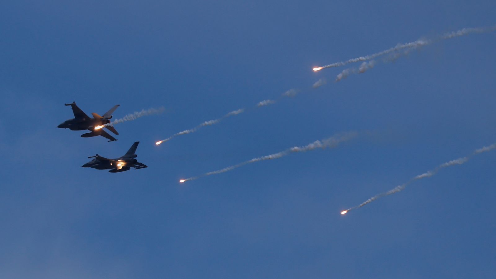 Avions F-16 de Taiwan en unes maniobres militars recents a Taipei