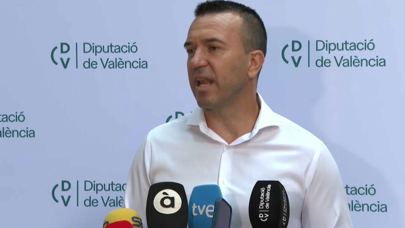 Vicent Mompó atén els mitjans de comunicació, este dimarts