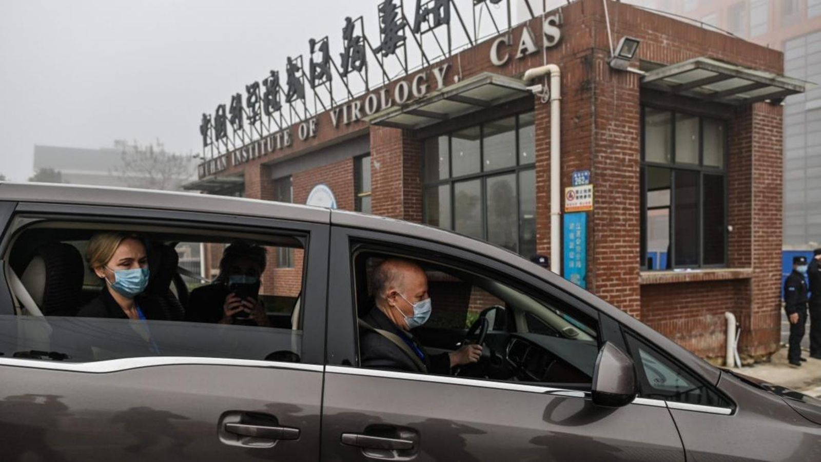 Membres de la delegació de l'OMS en la seua visita a l'Institut de Virologia de Wuhan a la Xina