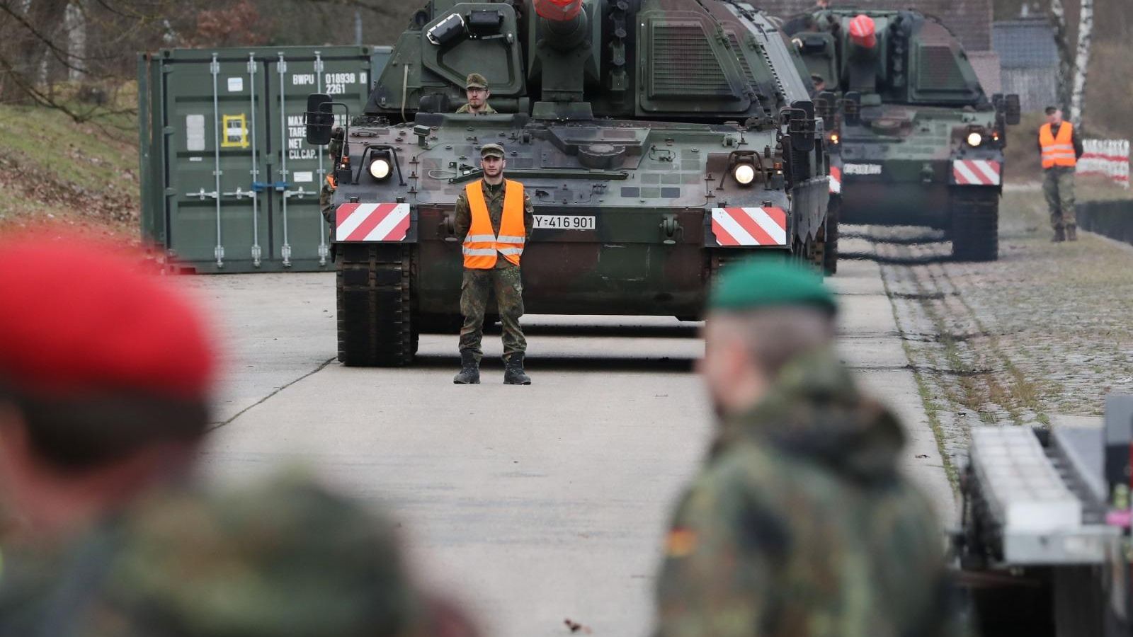 Vehicles de les tropes alemanyes que reforçaran la missió de l'OTAN Presència Avançada Millorada a Lituània / Focke Strangmann (Efe)