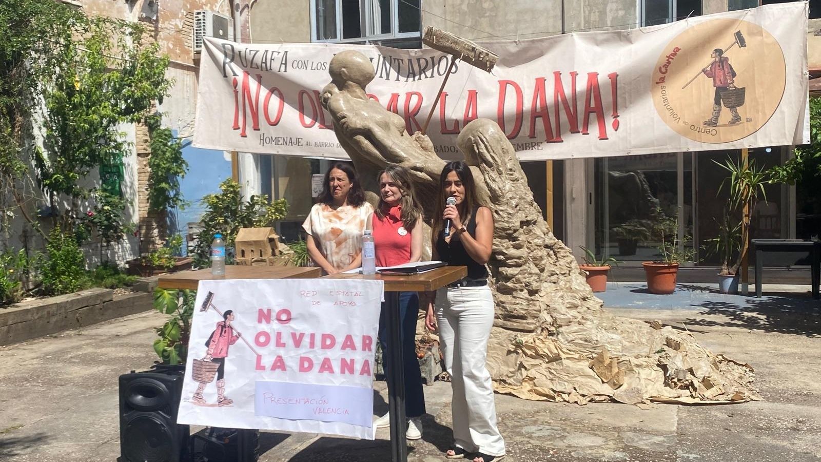 Representatns de les assiciacions majoritàries de víctimes de la dana durant la presentació de la xarxa estatal de suoprt No Oblidar la DANA