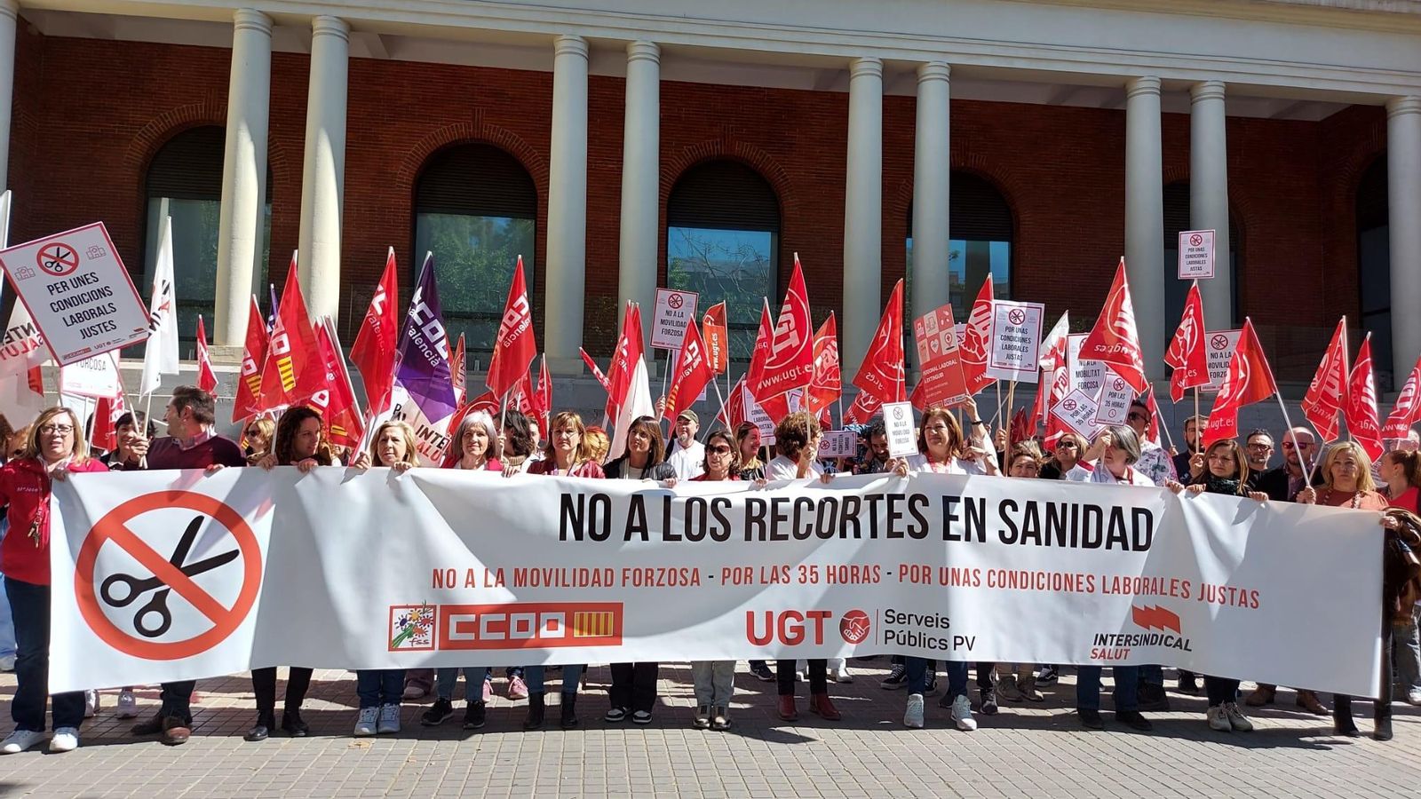 Personal sanitari protesta este dimarts en contra de les "retallades" de la Conselleria de Sanitat Personal sanitari protesta este dimarts en contra de les "retallades" de la Conselleria de Sanitat