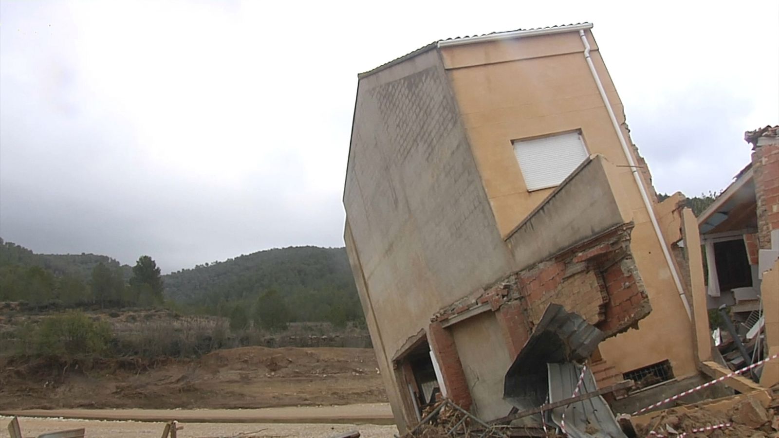 Una casa que ha cedit a la pedania requenenca d'Hortunas
