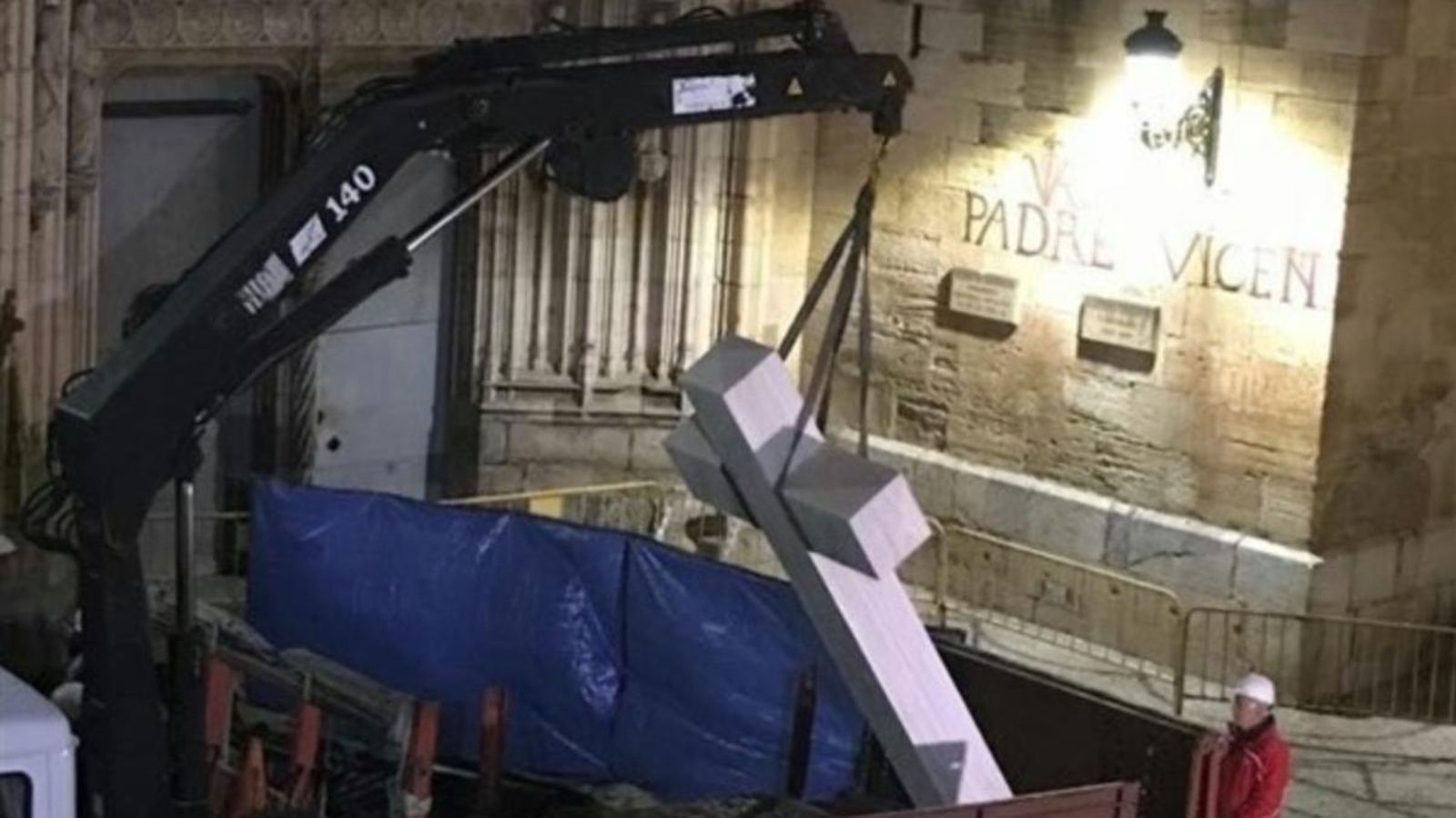 Retirada de la creu franquista a Callosa de Segura