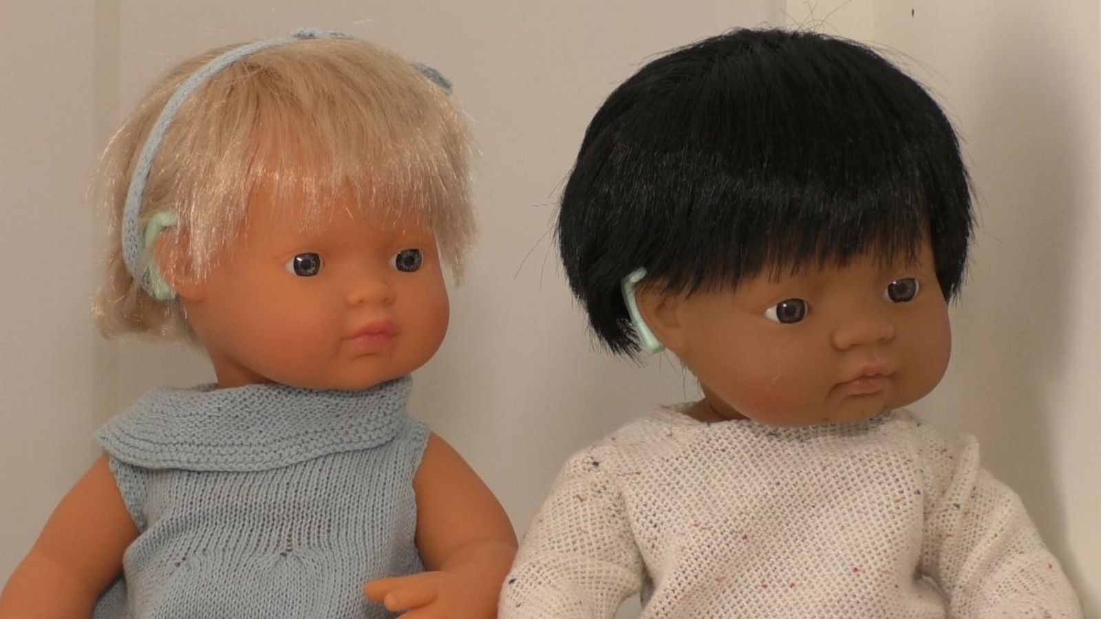 Les dos nines amb implants coclears