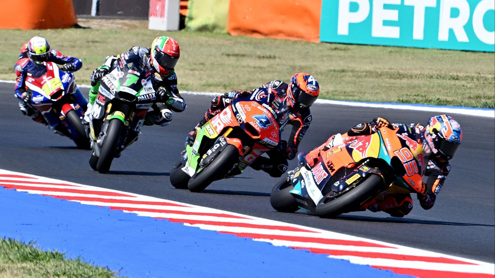 Iván Ortolá, durant la carrera