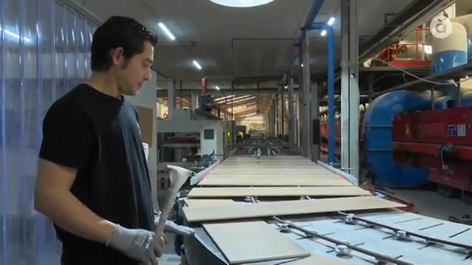 Imatge d'arxiu d'un treballador del sector tauleller