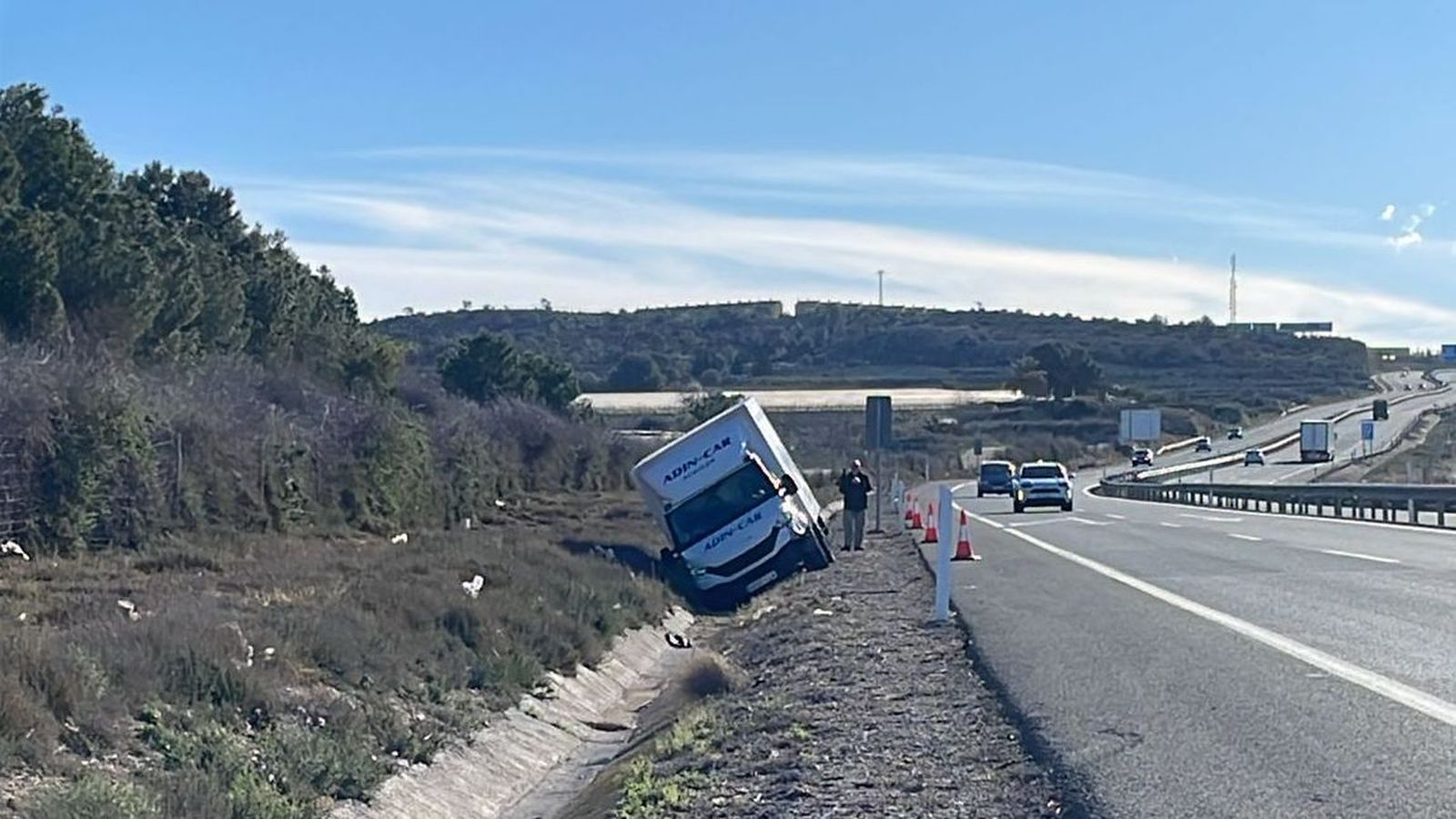 Han bolcat dos camions a la Font de la Figuera.