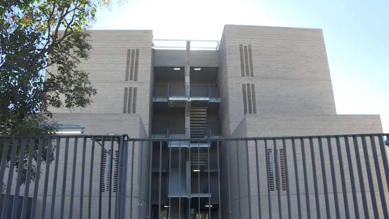 Edifici de l'antic CUC de Castelló que ara acull l'arxiu provincial