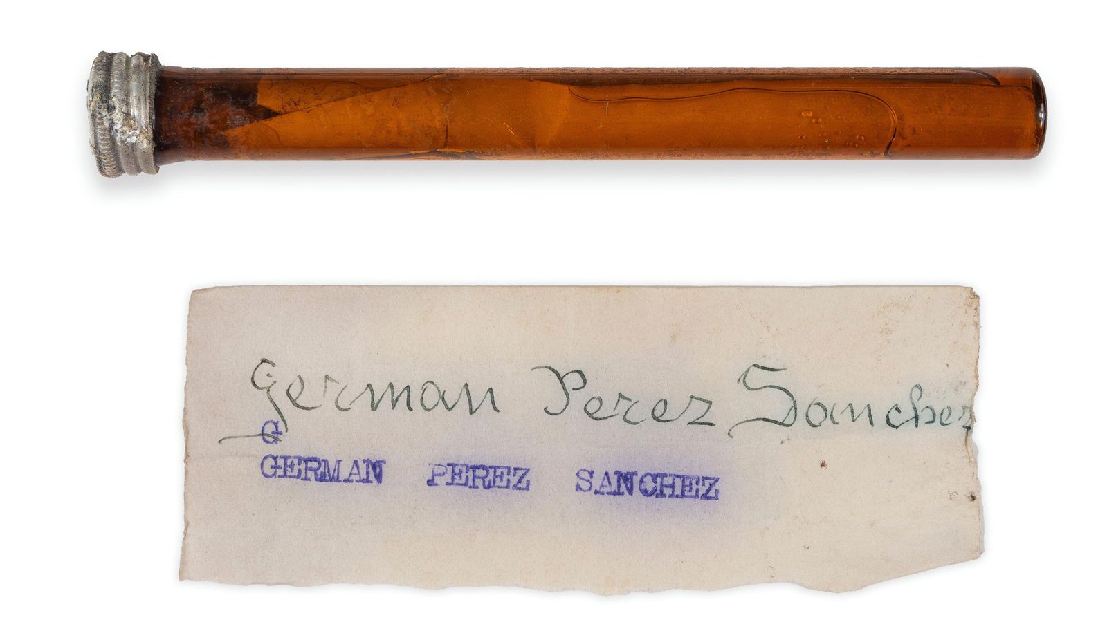 La botella de vidre amb el nom de Germán Pérez Sánchez La botella de vidre amb el nom de Germán Pérez Sánchez