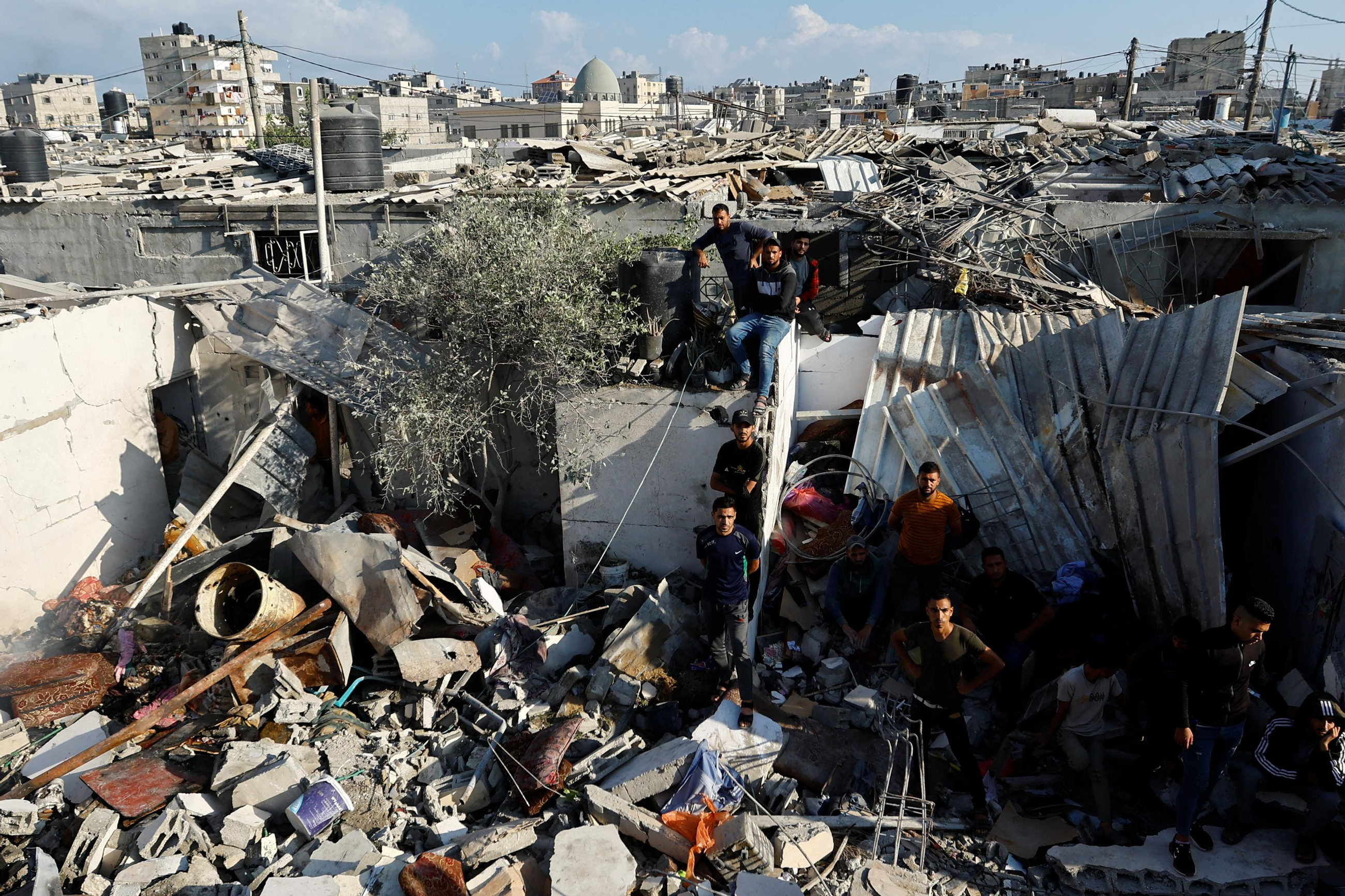 La ciutat gaziana de Khan Younis, devastada pels bombardejos israelians