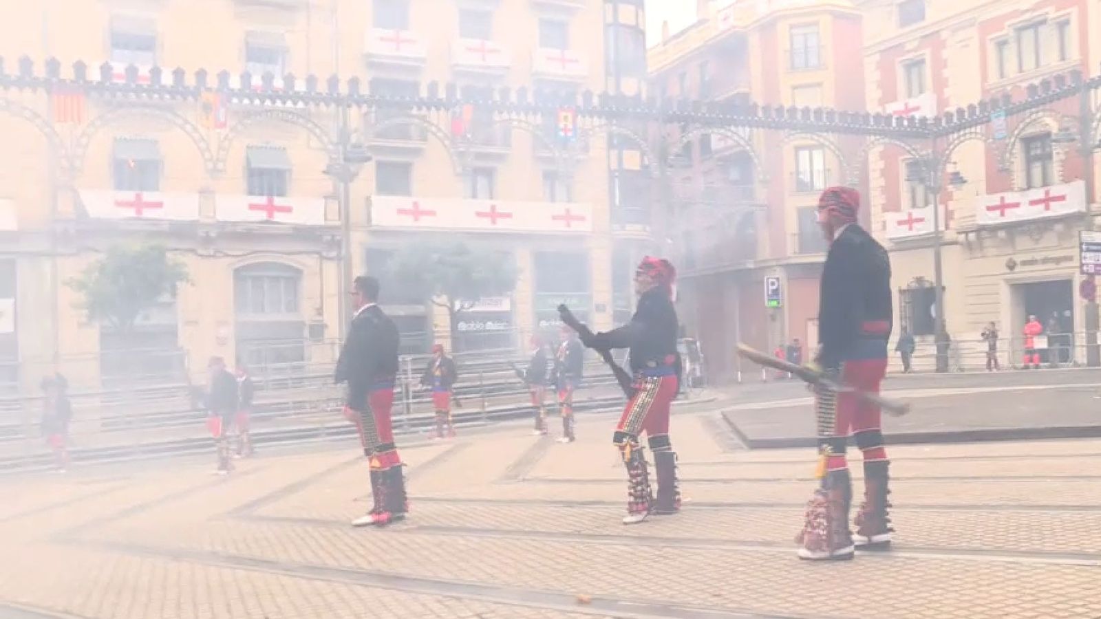 L'atronador so de les arcabussades agita Alcoi des de bon matí