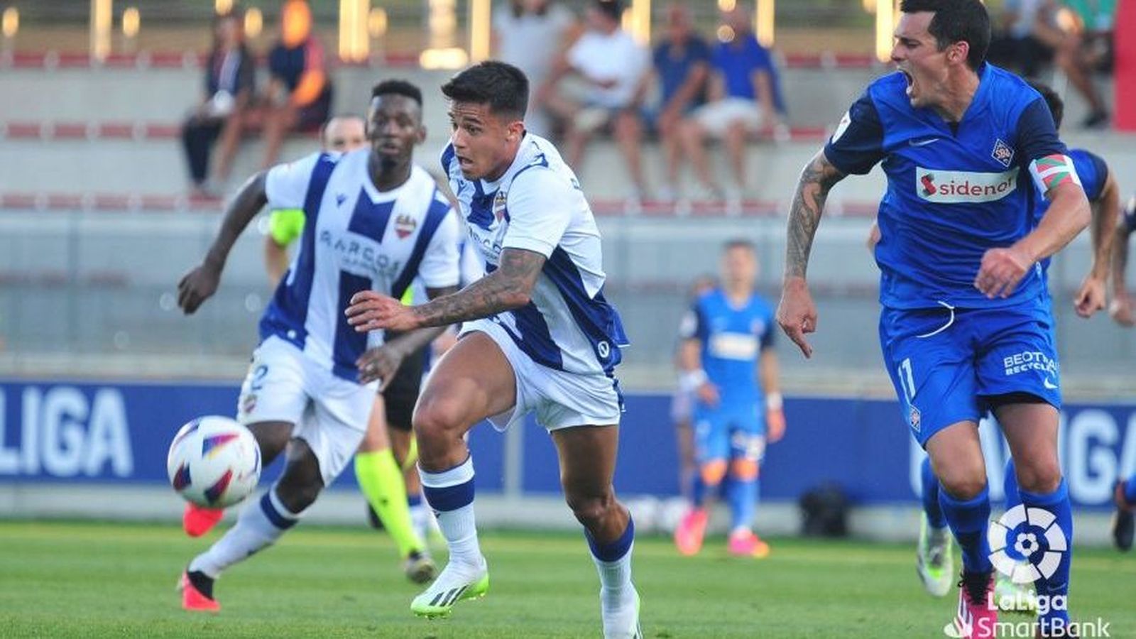 Brugué, en una acció del partit