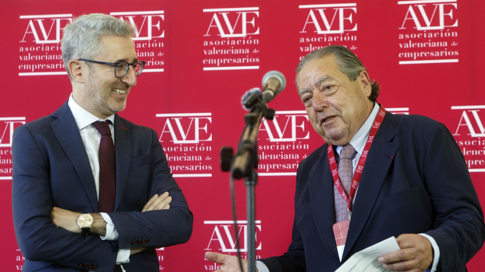 El ministre d'Hisenda, Arcadi España, i el president d'AVE, Viente Boluda