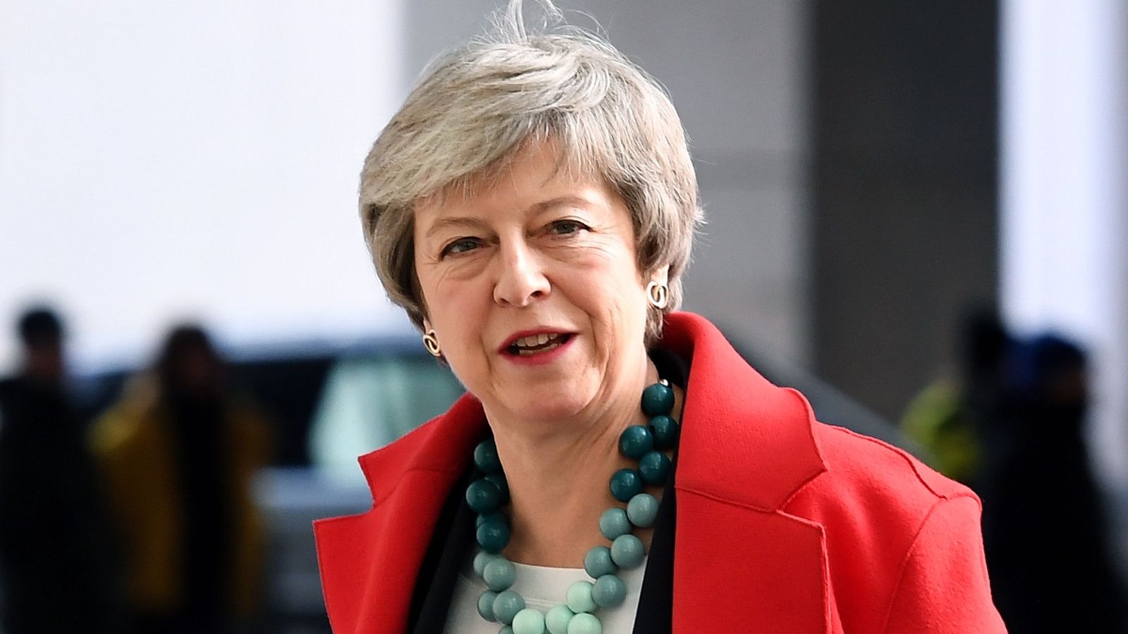 La primera ministra Theresa May arriba a la seu de la BBC a Londres