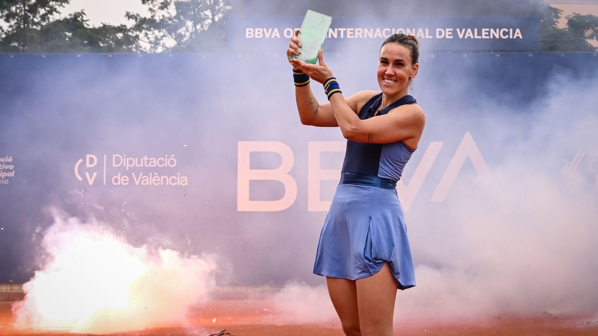 Nuria Párrizas, amb el trofeu de campiona Nuria Párrizas, amb el trofeu de campiona