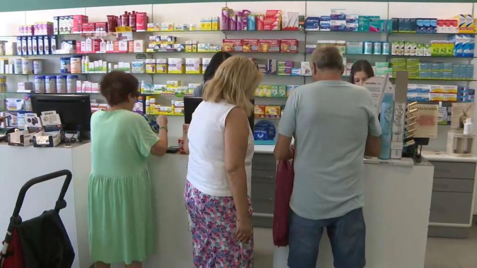 Les farmàcies valencianes amenacen amb "mesures" si hi ha impagaments en juliol