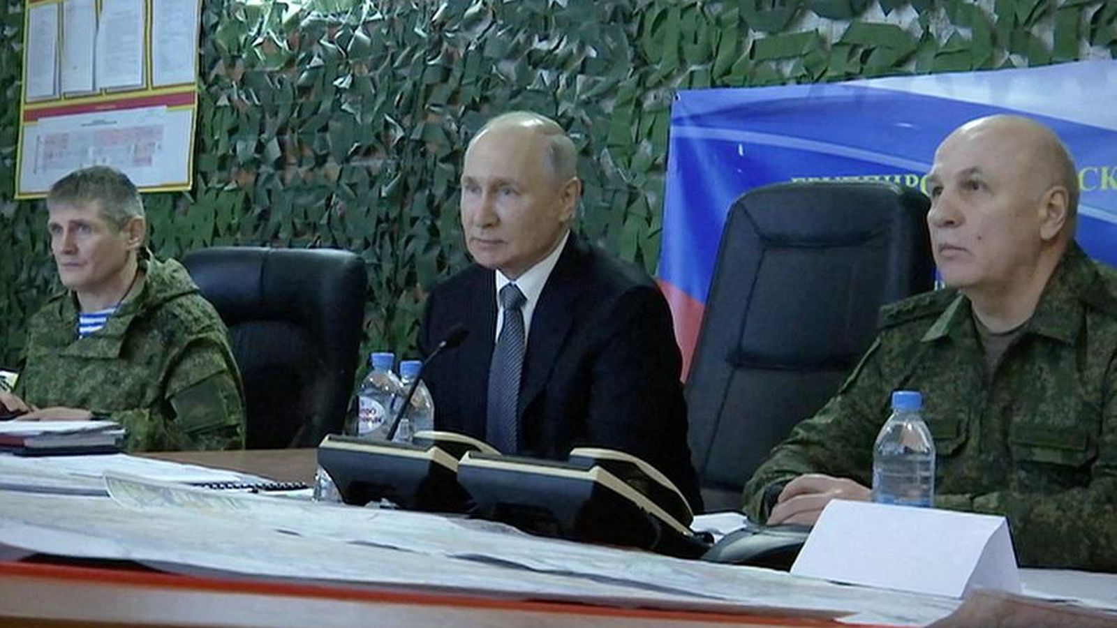 Vladimir Putin amb els coronels en la seua visita a la caserna general del grup d'exèrcits Dniéper a la regió ucraïnesa de Kherson