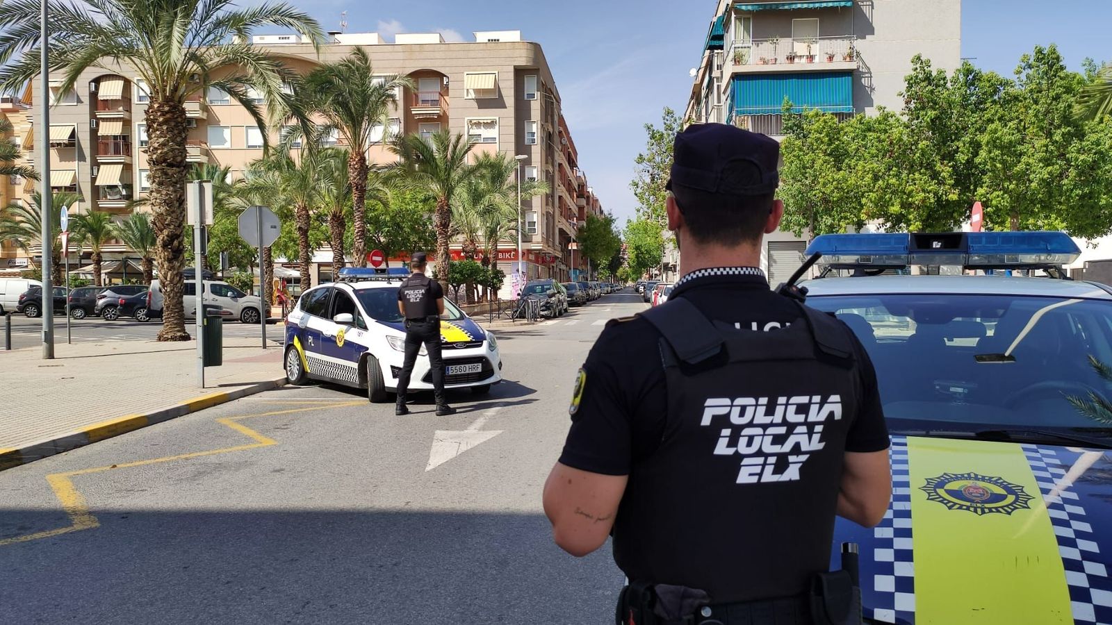 Dos agents de la policia local d'Elx, en una imatge d'arxiu
