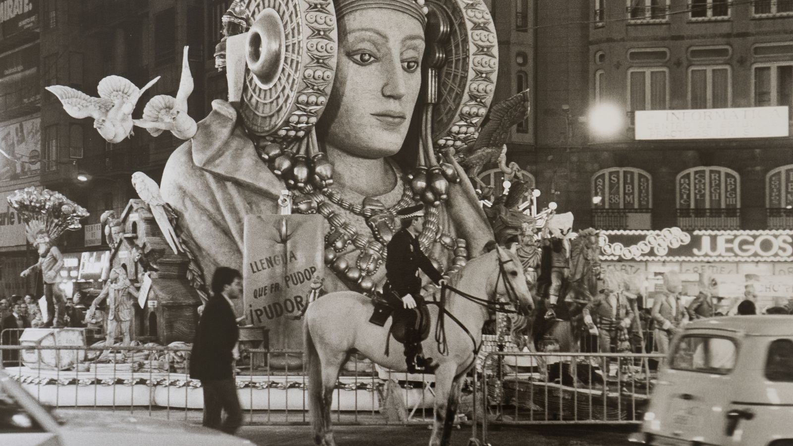 Falla de la Dama d'Elx a la ciutat de València, dels anys 70