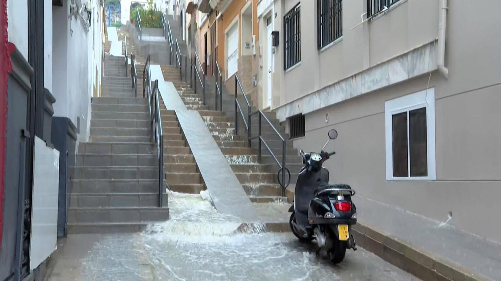Vídeo de la connexió amb l'equip d'À Punt desplegat a Cullera