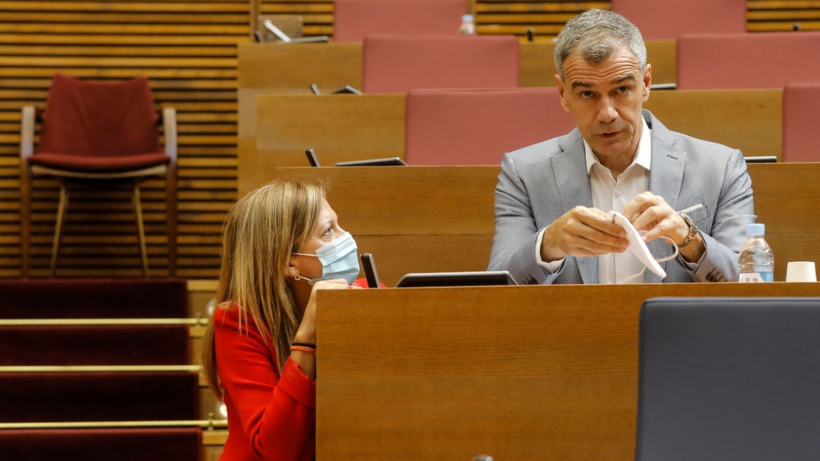 Toni Cantó en les Corts amb la diputada María Quiles