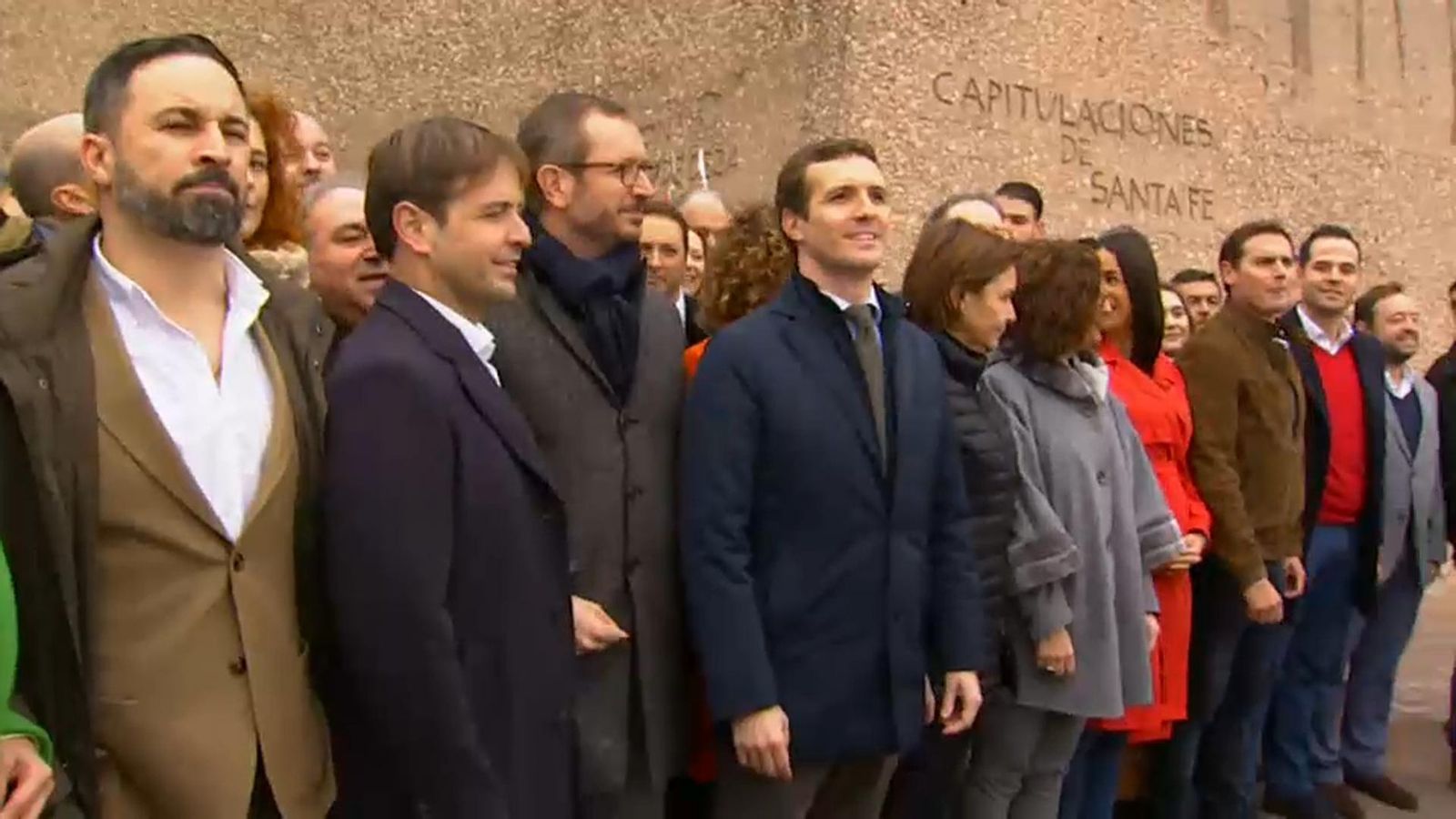 La concentració ha aconseguit reunir en una mateixa Pablo Casado, Albert Rivera i Santiago Abascal