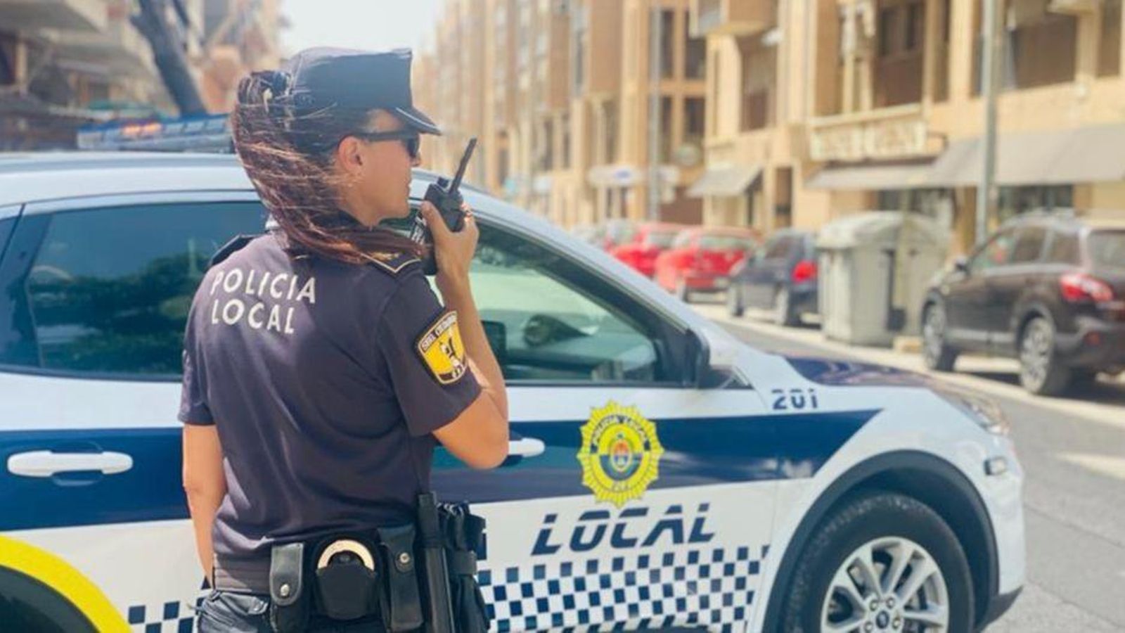 Els agents, en ser requerits en el domicili de la dona agredida, van constatar que l'home estava en la vivenda