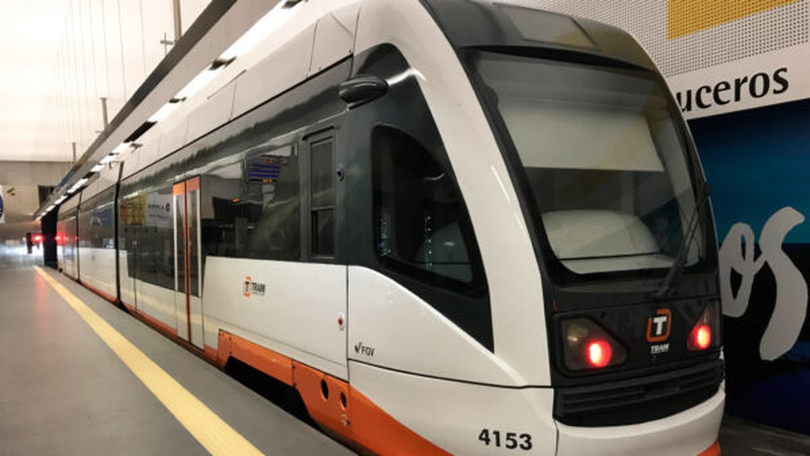 Un comboi del TRAM en l'estació dels Estels (arxiu)