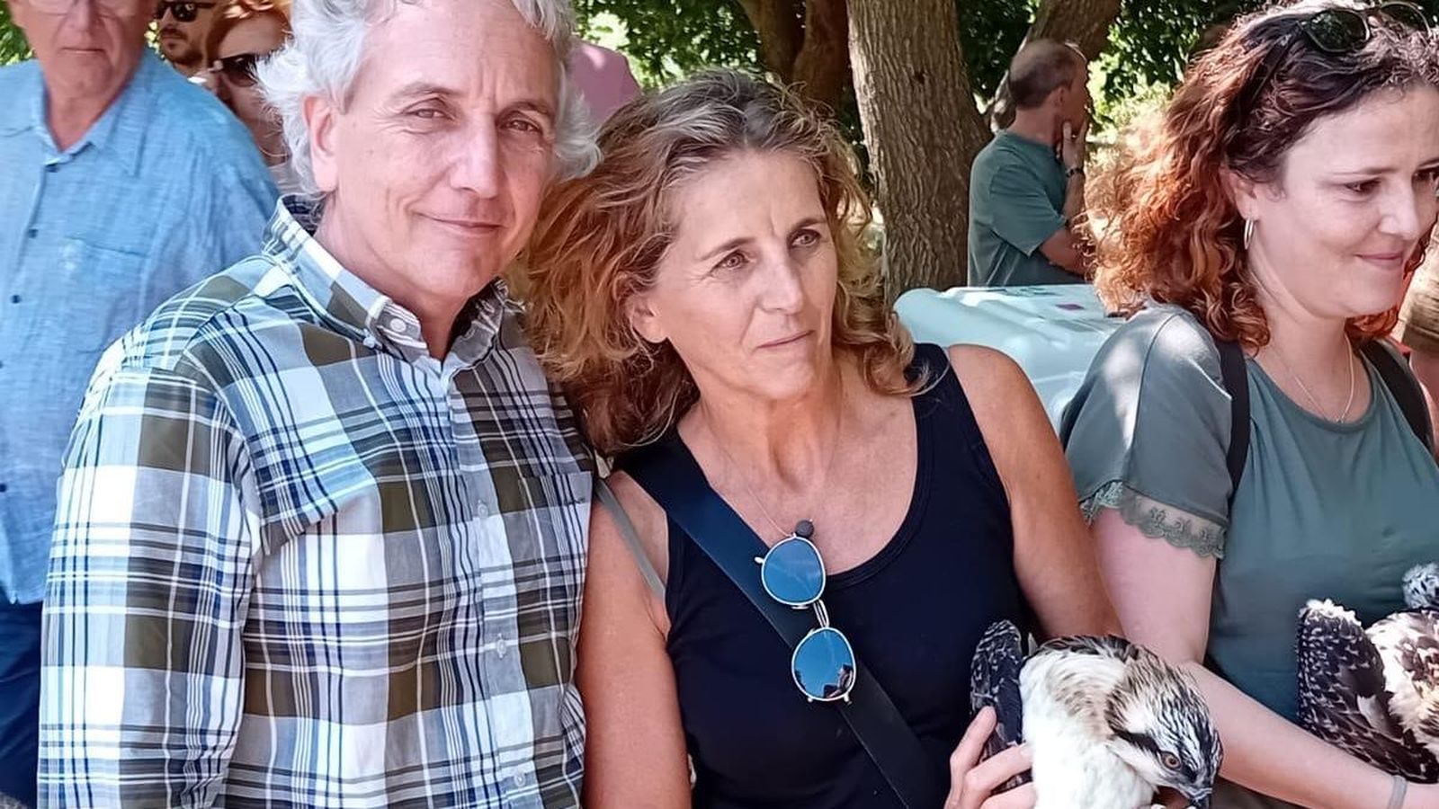 El director general de Medi natural i Animal, Raúl Mèrida, durant l'alliberament dels pollets d'àguila pescadora