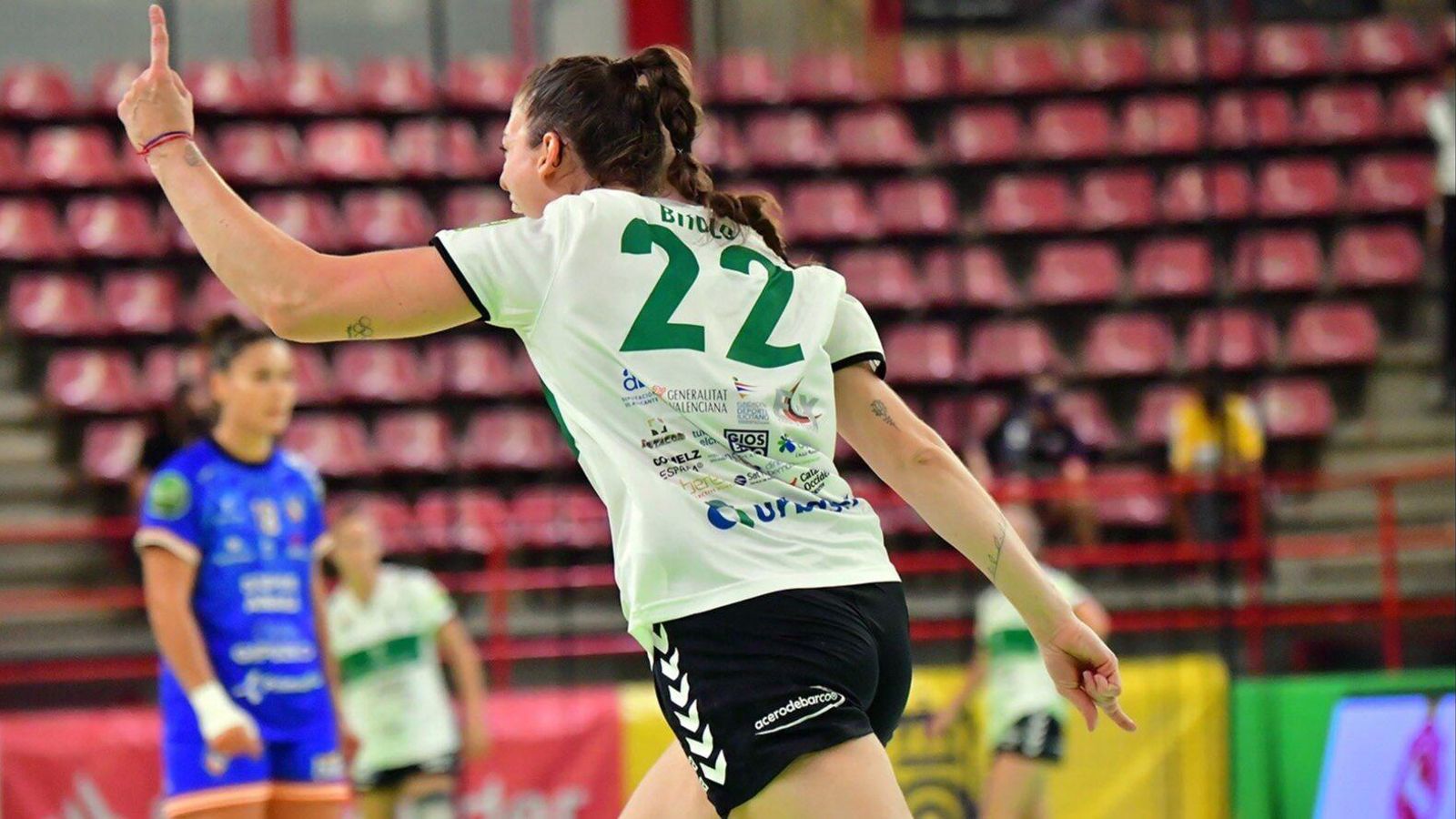 Bitolo celebra un gol