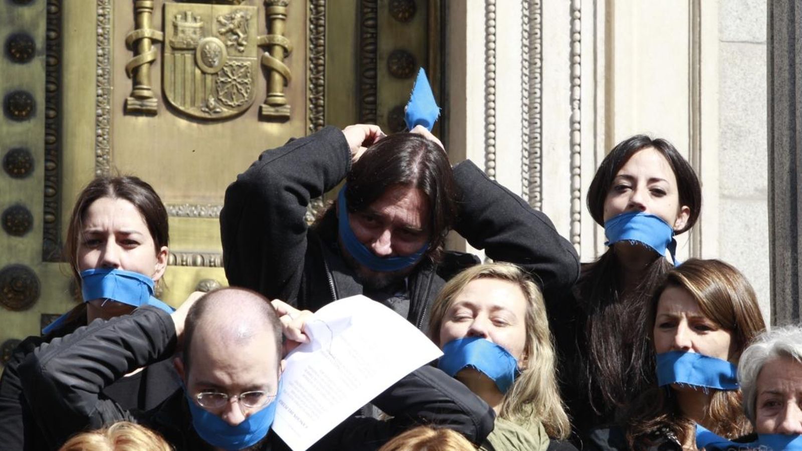 Manifestants contra la ‘llei mordassa’ davant les portes del Congrés