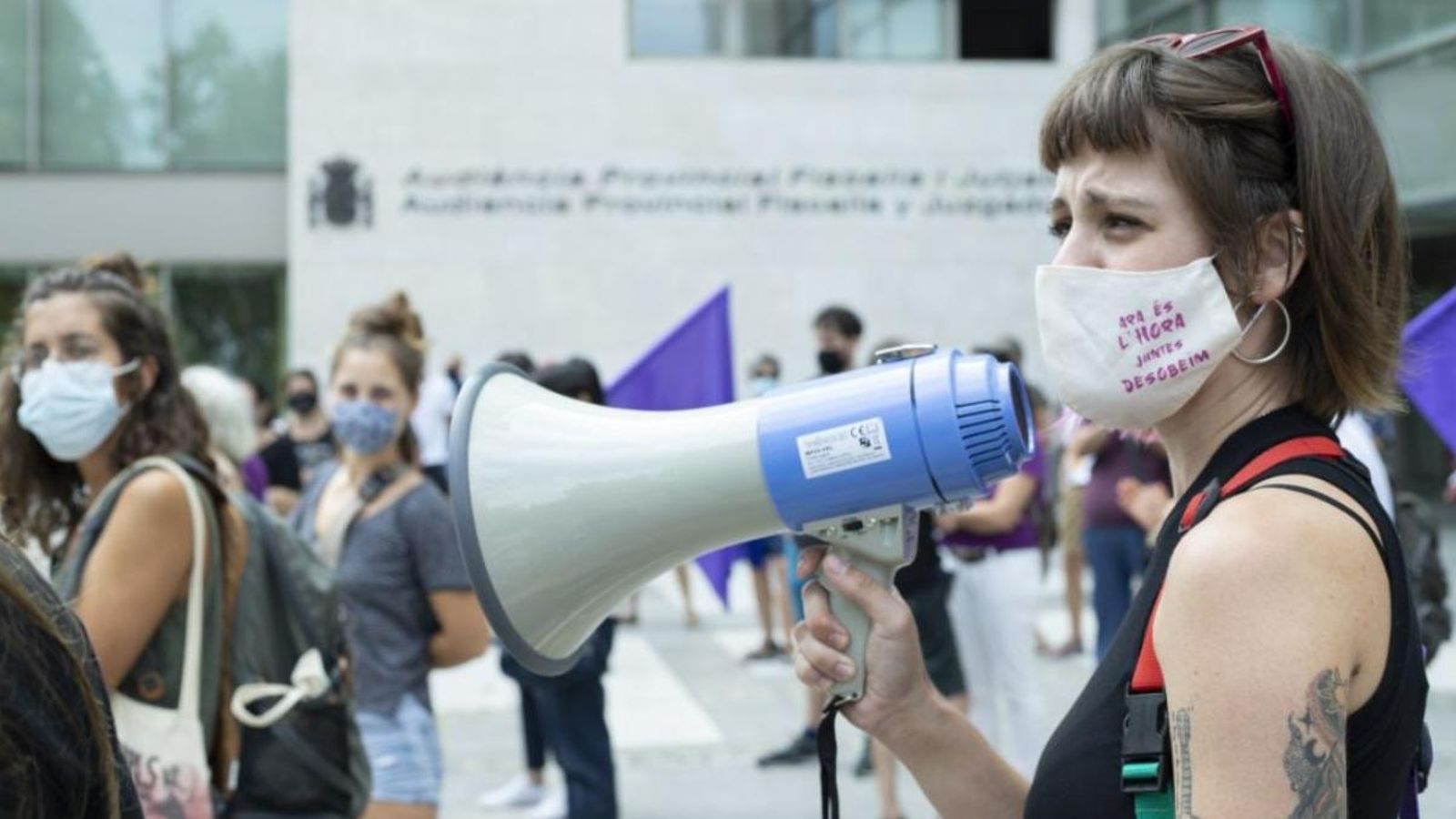 Concentració a les portes de la Ciutat de la Justícia del moviment feminista a l'octubre de 2020 Concentració a les portes de la Ciutat de la Justícia del moviment feminista a l'octubre de 2020
