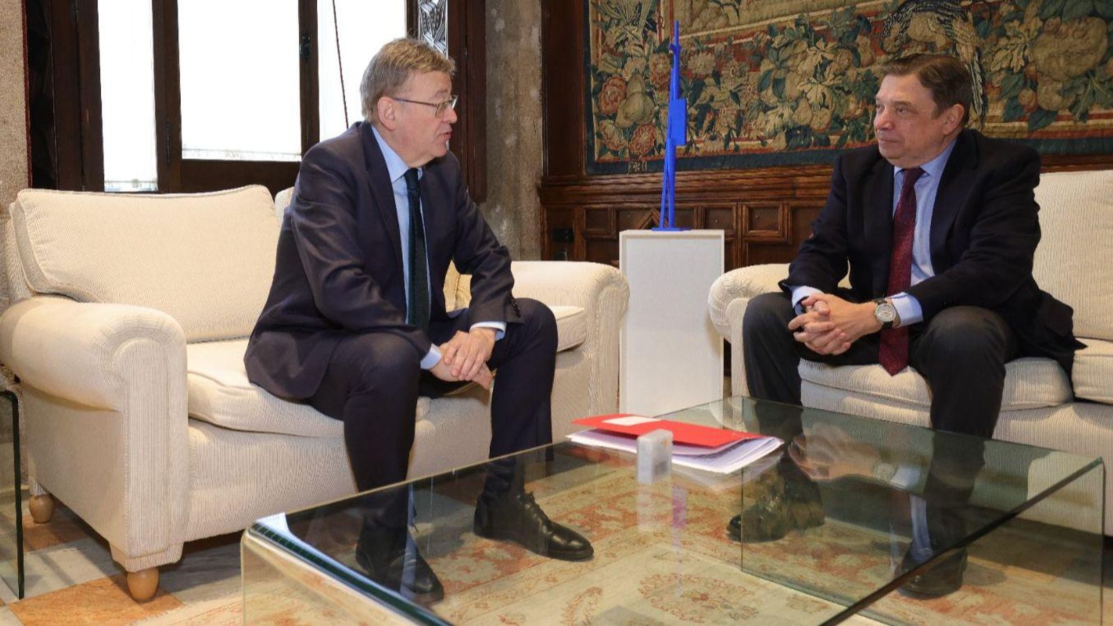 El cap del Consell i el ministre d'Agricultura moments abans de la reunió que han mantingut aquest dijous al Palau de la Generalitat