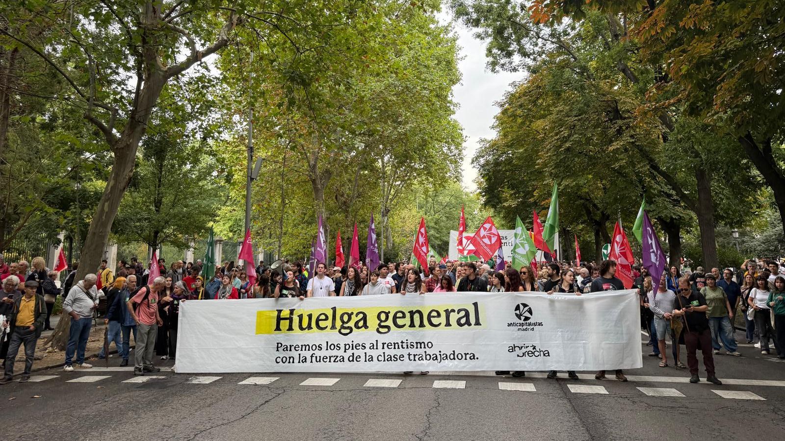 Capçalera d'una de les columnes de la manifestació per l'habitatge de Madrid