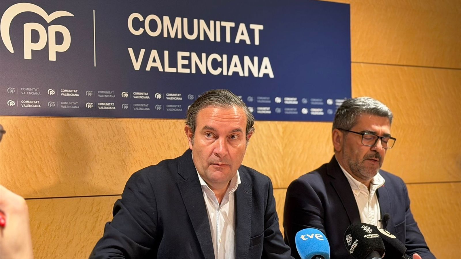 El síndic del PP, Nando Pastor, i el diputat José Forés, este dilluns a les Corts