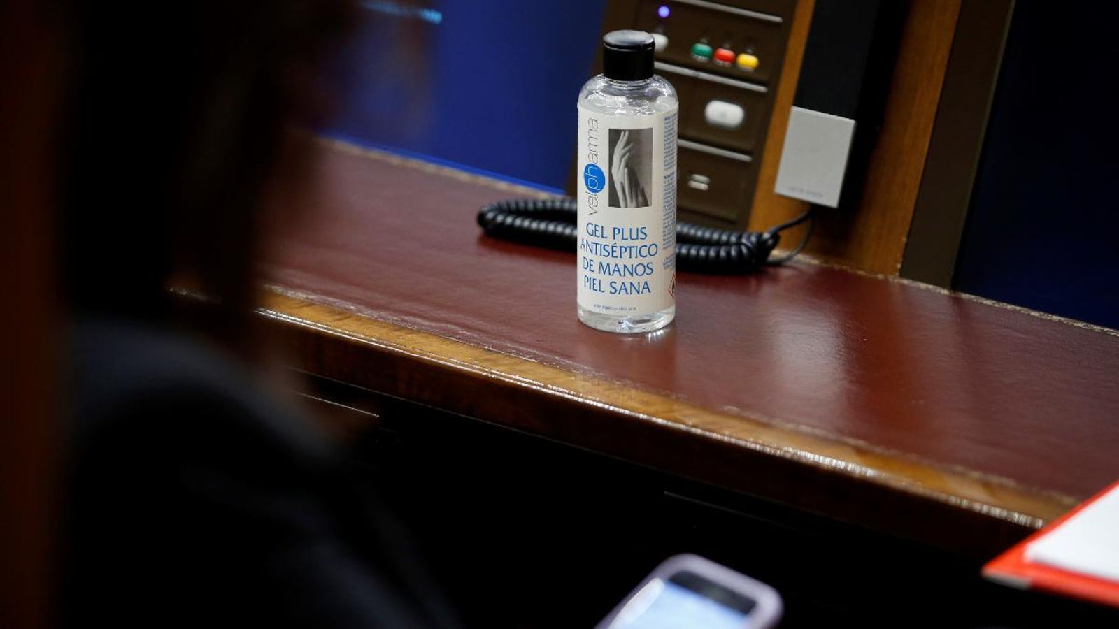 Gel antisèptic a l'escó d'una diputada del Congrés