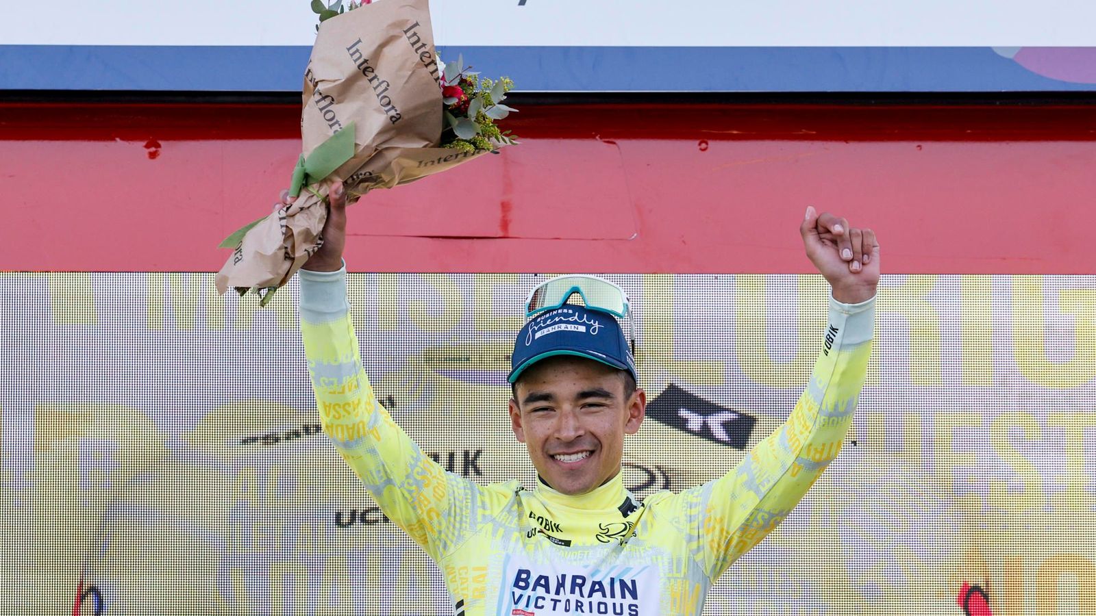 Buitrago celebra la victòria en el pòdium