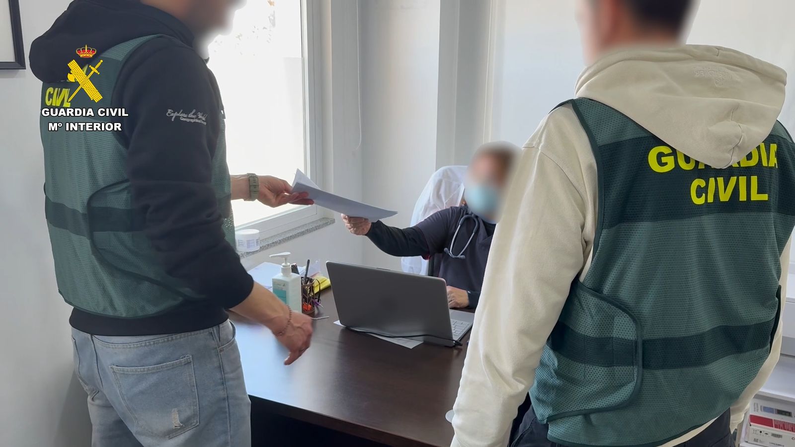 Investiguen dos dones per exercir de metgesses sense tindre autorització per a fer-ho