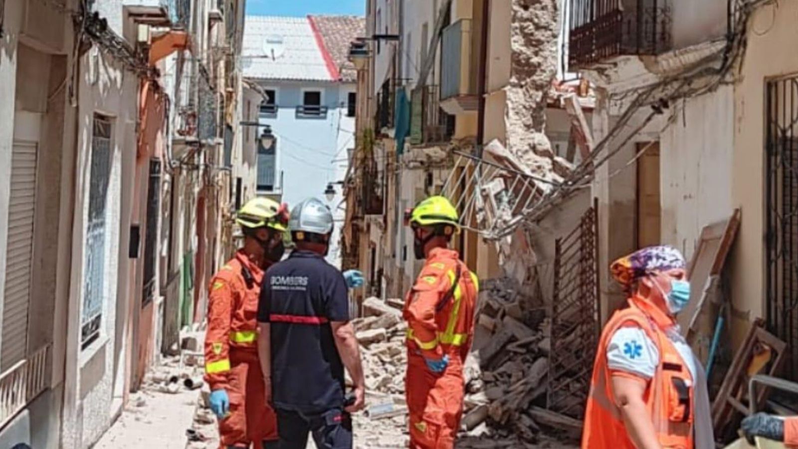 Els bombers al lloc dels fets a Ontinyent