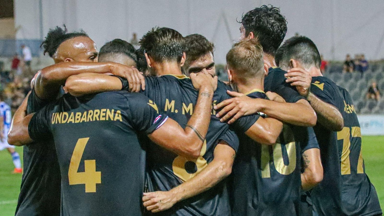 Els jugadors de l'Intercity celebren un dels gols