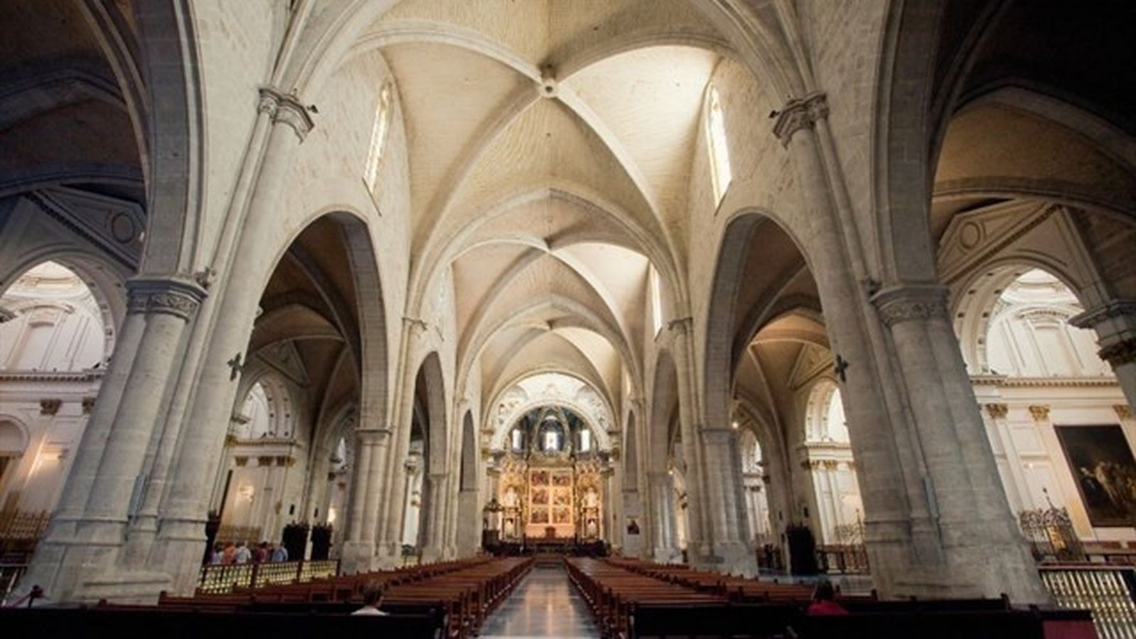El recorregut acaba a la capella del Sant Calze de la catedral de València
