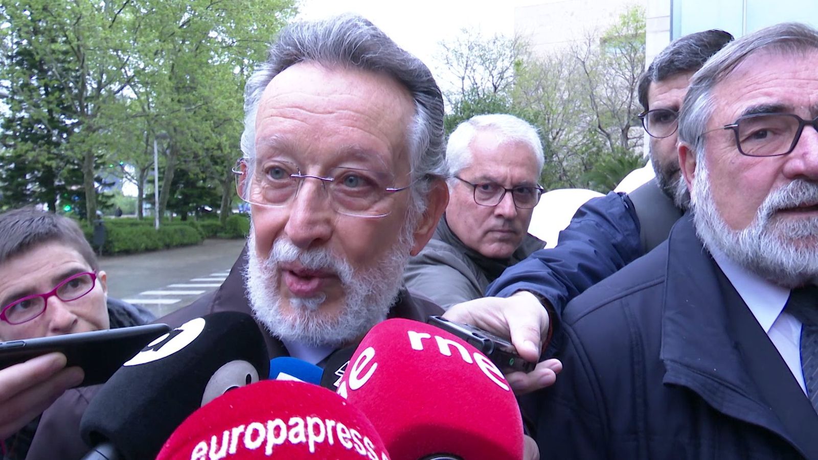 L'exregidor Alfonso Grau, en una imatge d'arxiu, fa declaracions davant els mitjans de comunicació